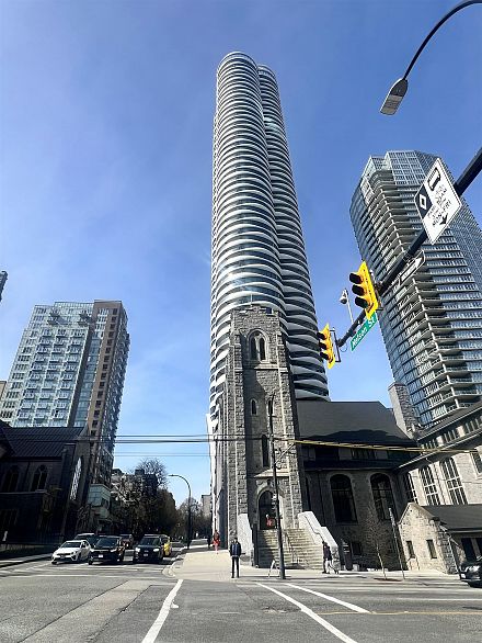 607 989 Nelson Street