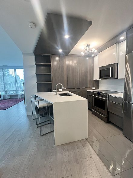 607 989 Nelson Street