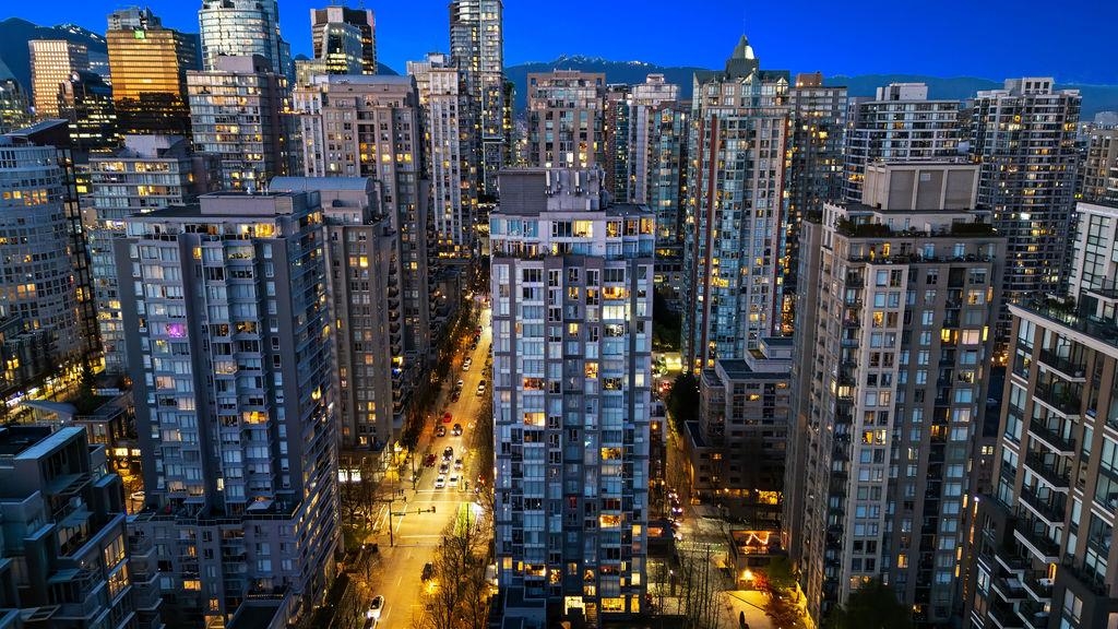 1103 1010 Richards Street