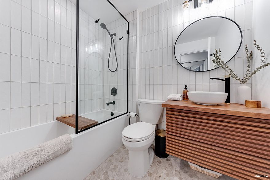 202 2036 York Avenue