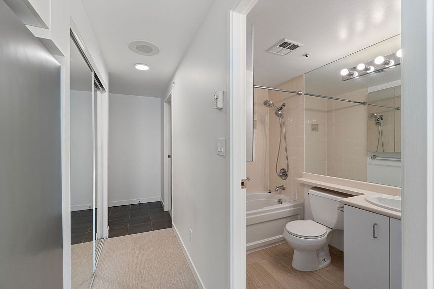 1007 588 Broughton Street