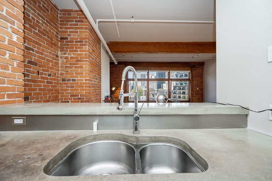 703 518 Beatty Street