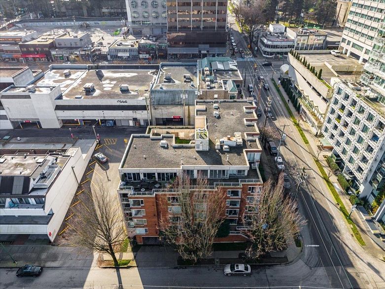 205 2438 Heather Street