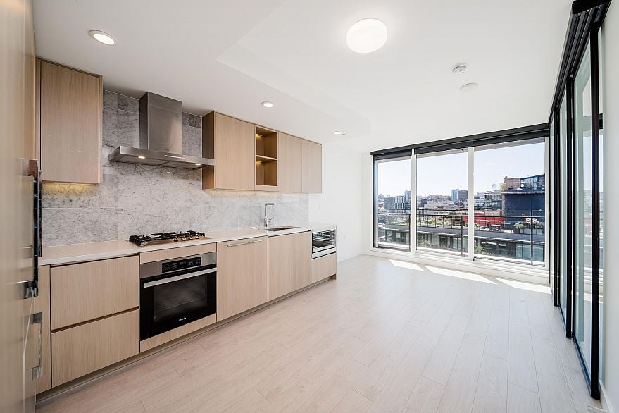 1305 1768 Cook Street