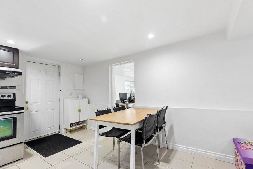 3708 Dumfries Street