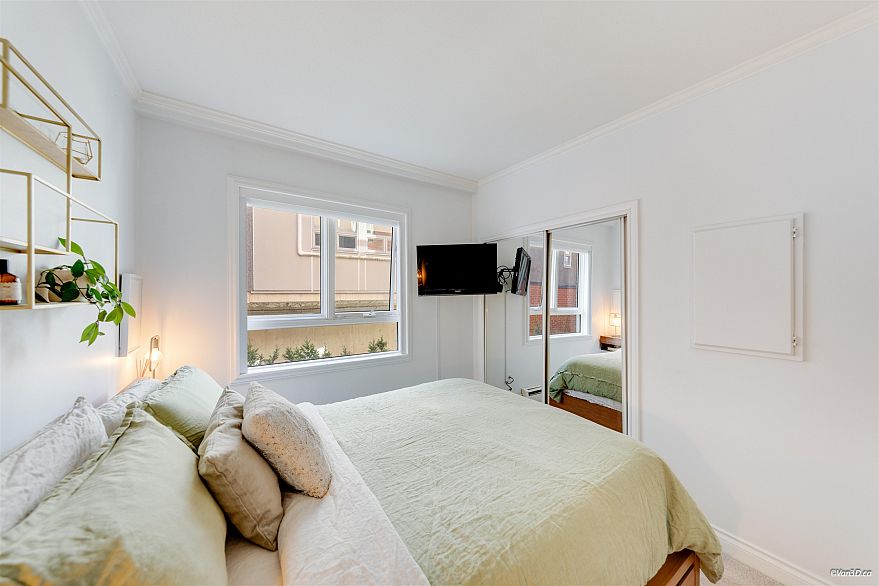 202 2036 York Avenue