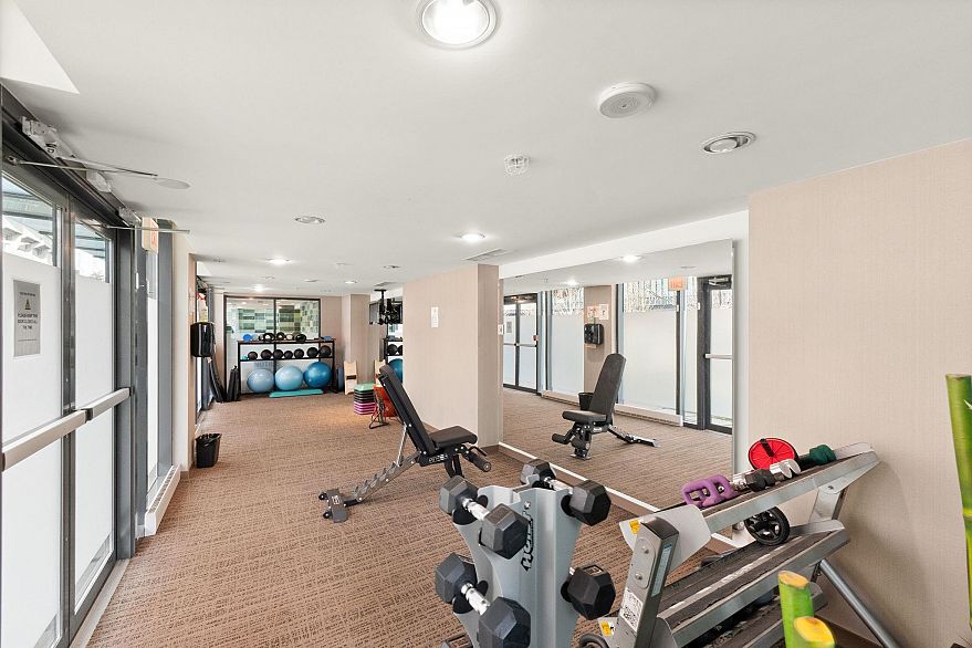 3302 33 Smithe Street