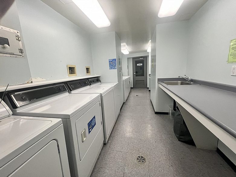 607 989 Nelson Street