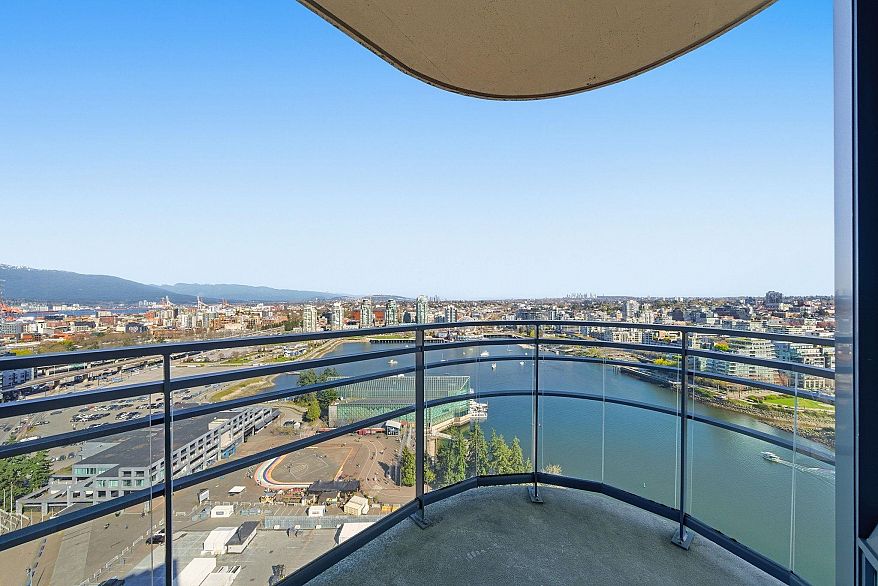 3302 33 Smithe Street