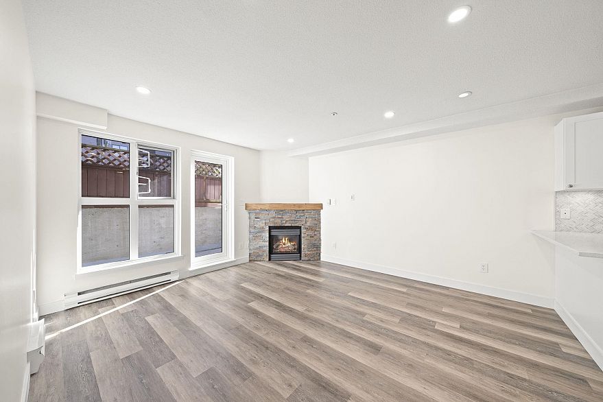 103 2212 Oxford Street