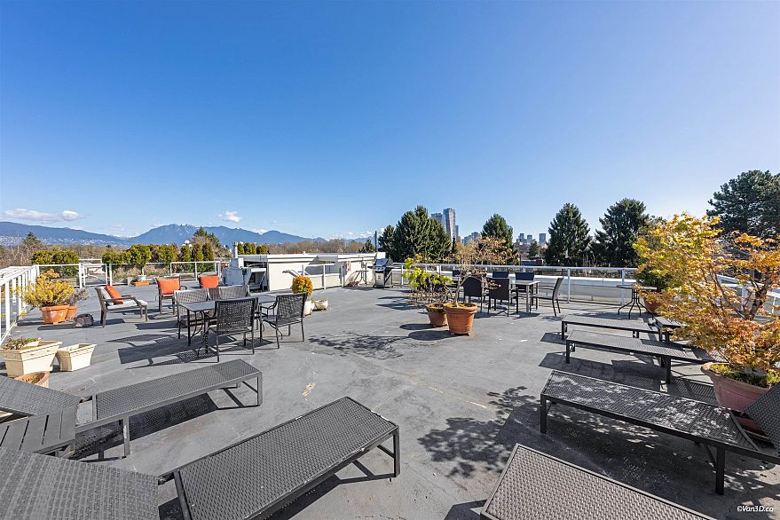 202 2036 York Avenue