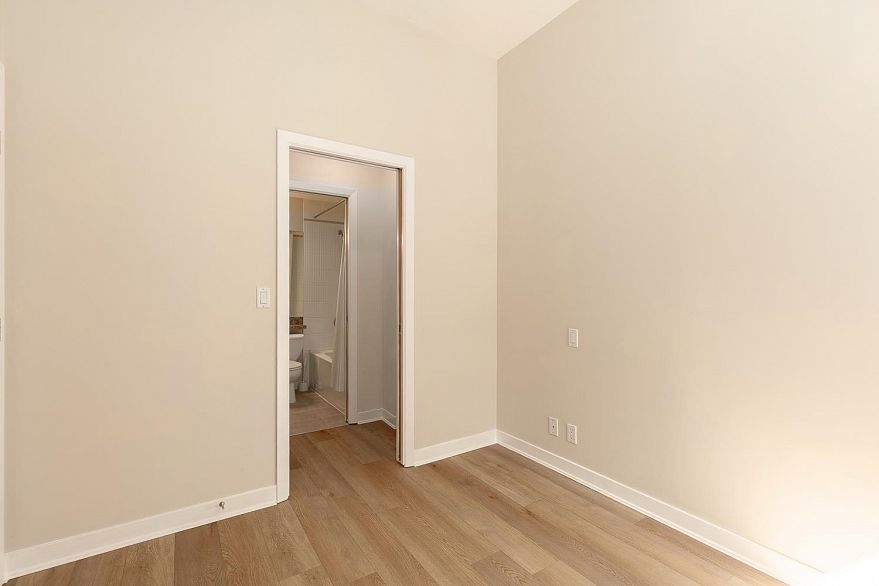 102 2228 Marstrand Avenue