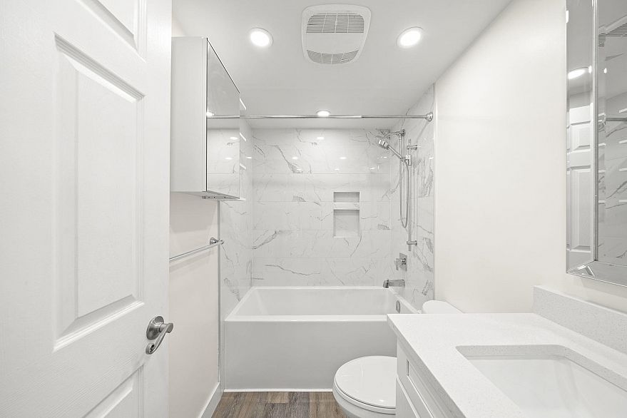 103 2212 Oxford Street