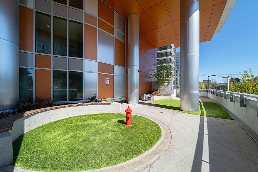 1305 1768 Cook Street