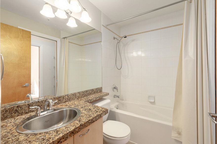 102 2228 Marstrand Avenue