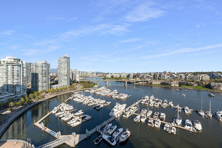 1906 1228 Marinaside Crescent