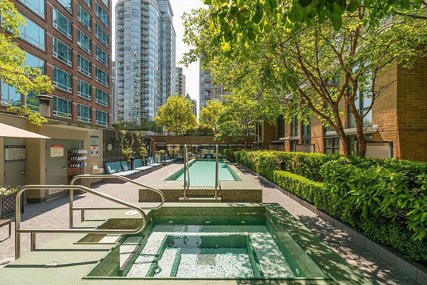 2202 788 Richards Street