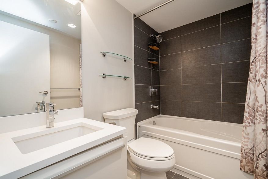 402 1323 Homer Street