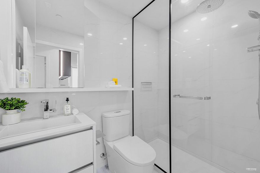 705 8415 Granville Street