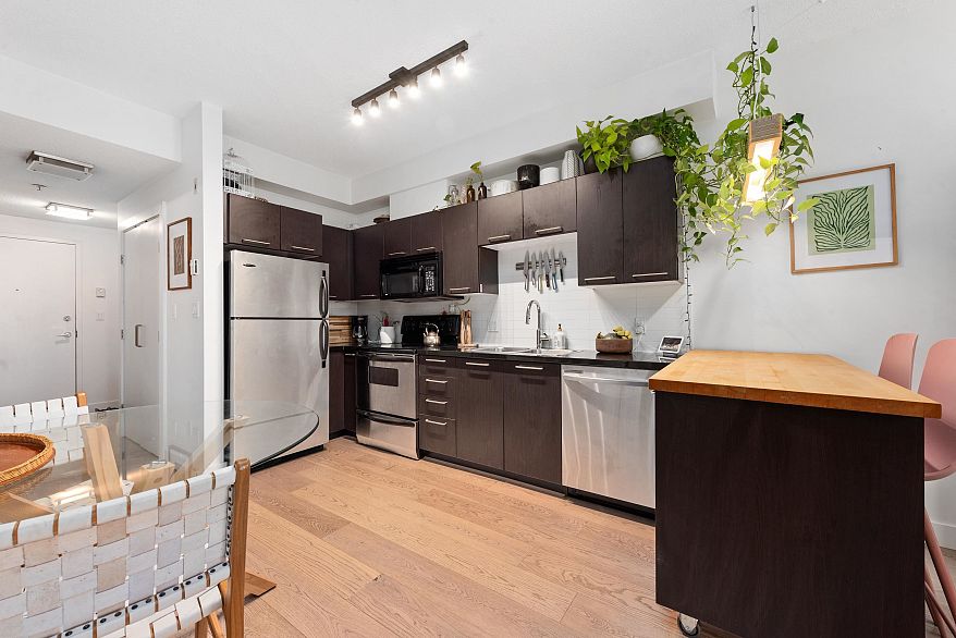 212 205 E 10th Avenue