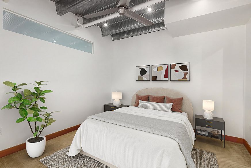 211 1220 E Pender Street