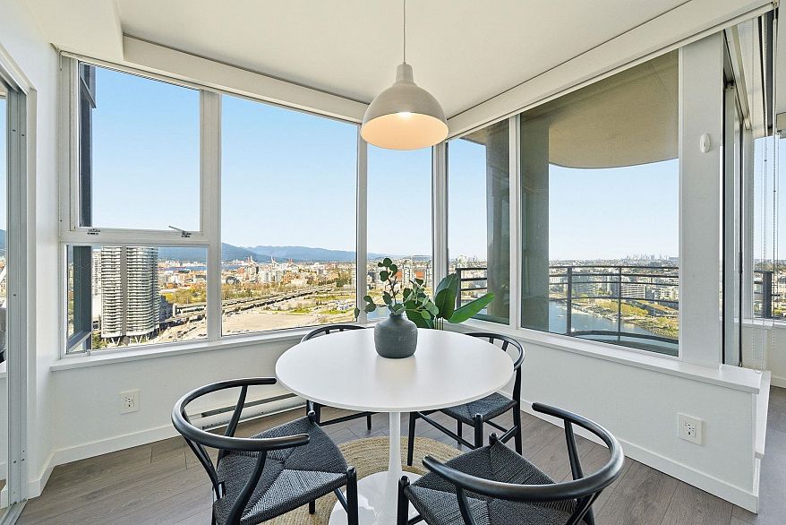 3302 33 Smithe Street