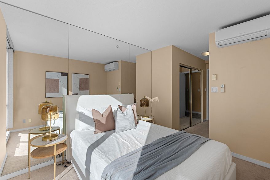 1703 1077 Marinaside Crescent