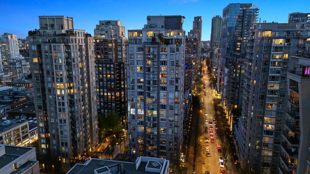 1103 1010 Richards Street