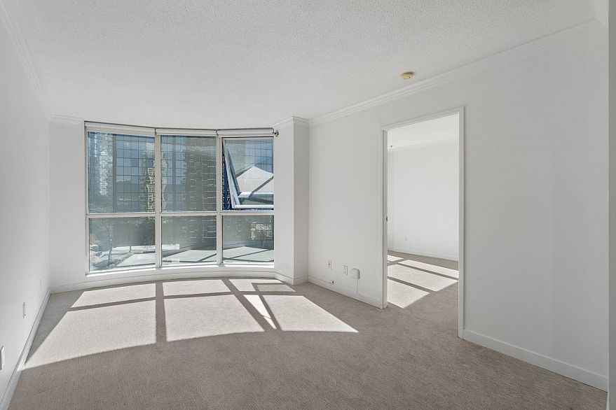 1007 588 Broughton Street