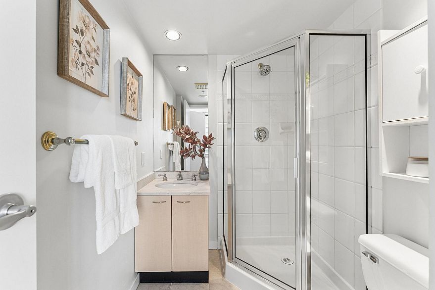 1907 1331 Alberni Street