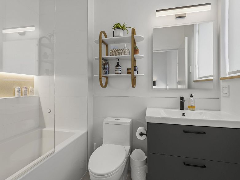 1065 E Pender Street