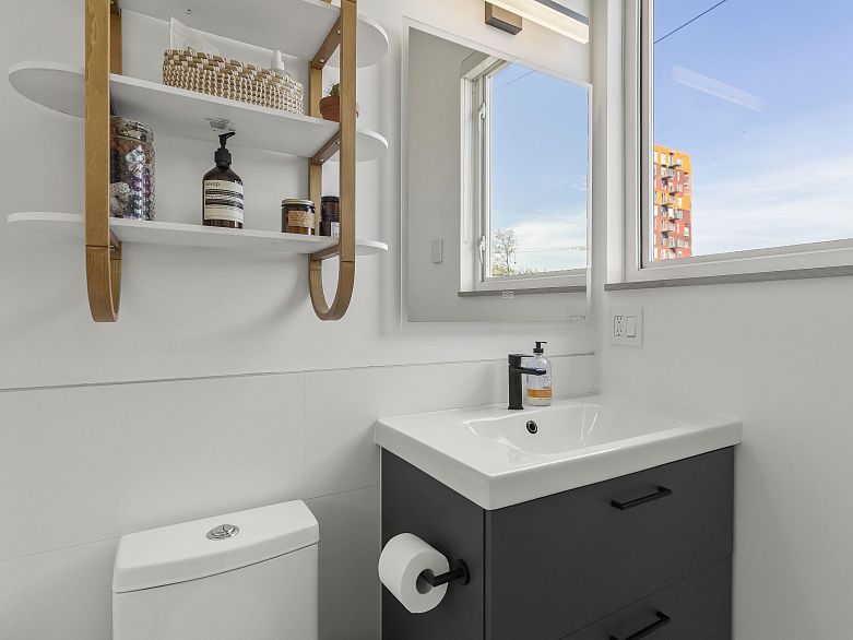 1065 E Pender Street