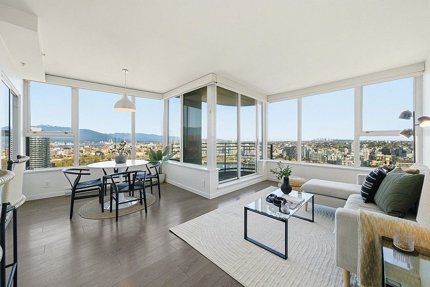 3302 33 Smithe Street