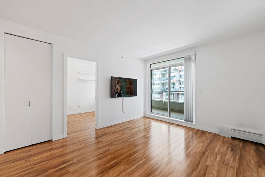 317 289 E 6th Avenue