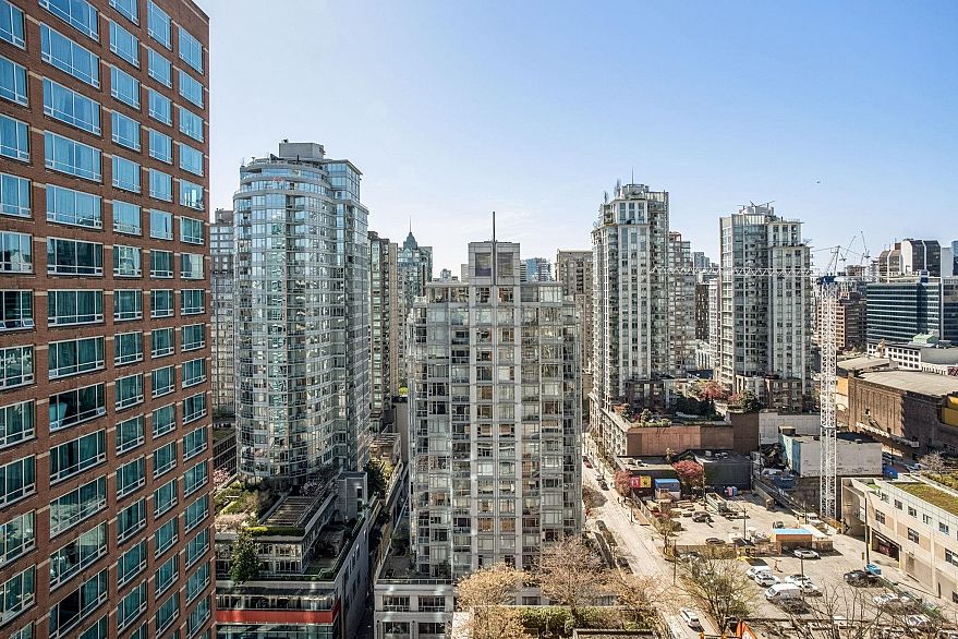 2202 788 Richards Street