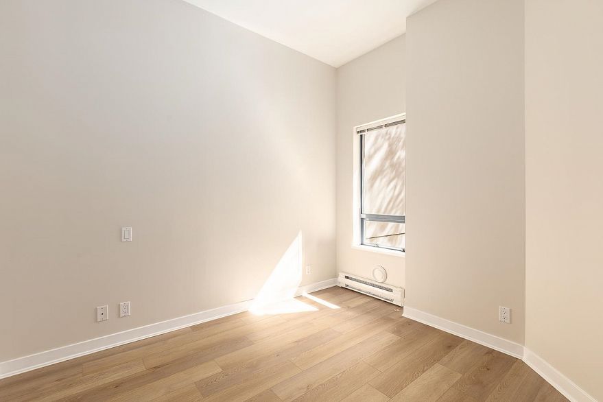 102 2228 Marstrand Avenue