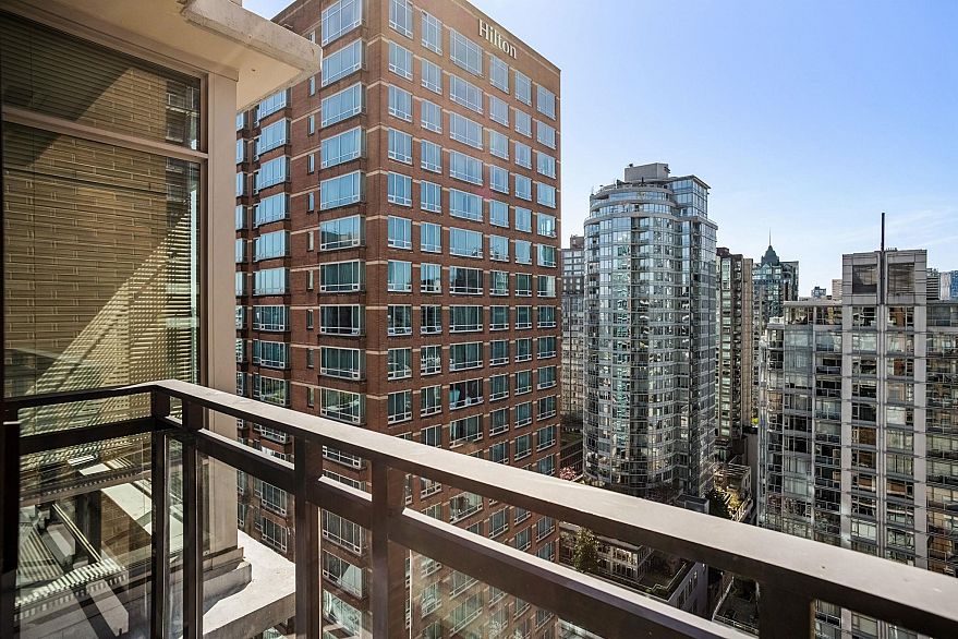 2202 788 Richards Street