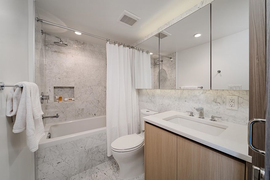 1305 1768 Cook Street