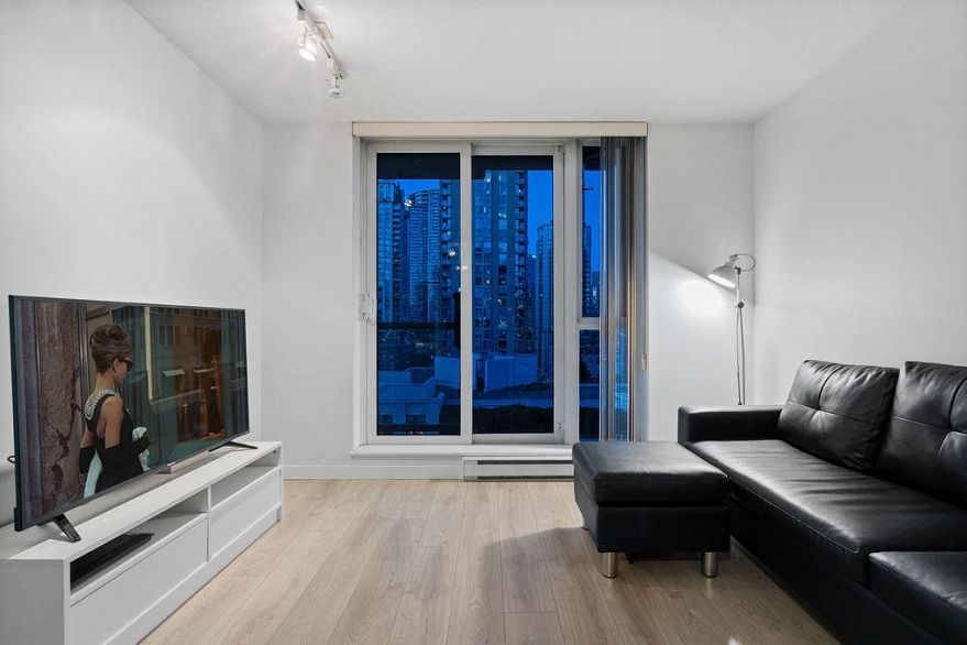 1103 1010 Richards Street