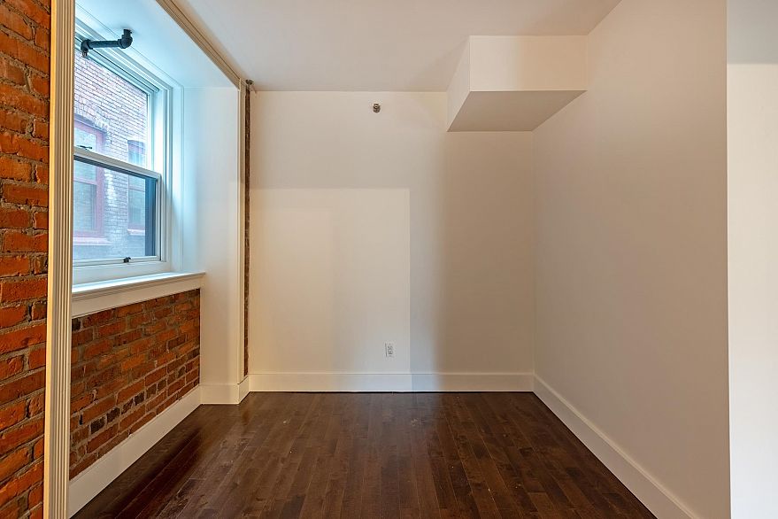 205 233 Abbott Street