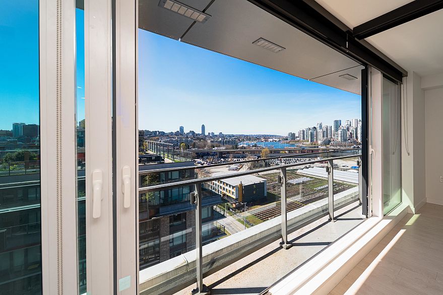 1305 1768 Cook Street