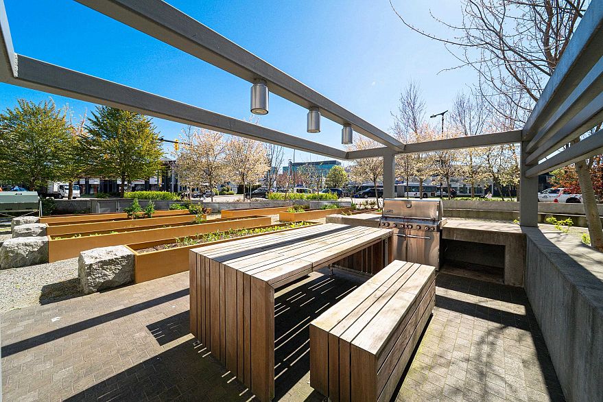 1305 1768 Cook Street