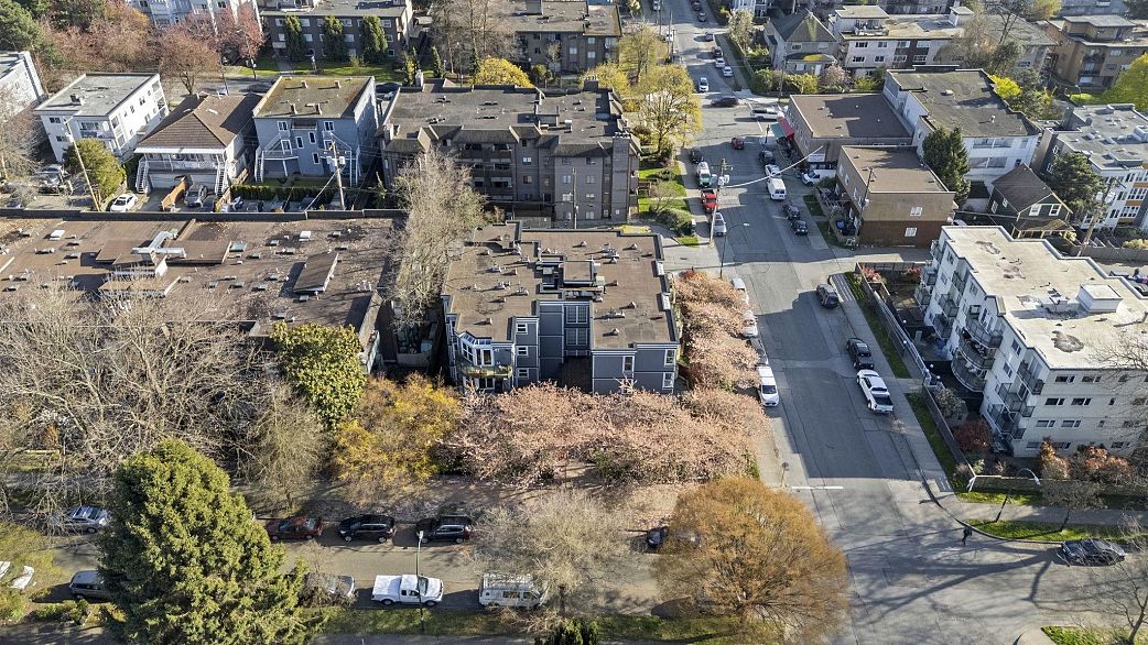 103 2212 Oxford Street