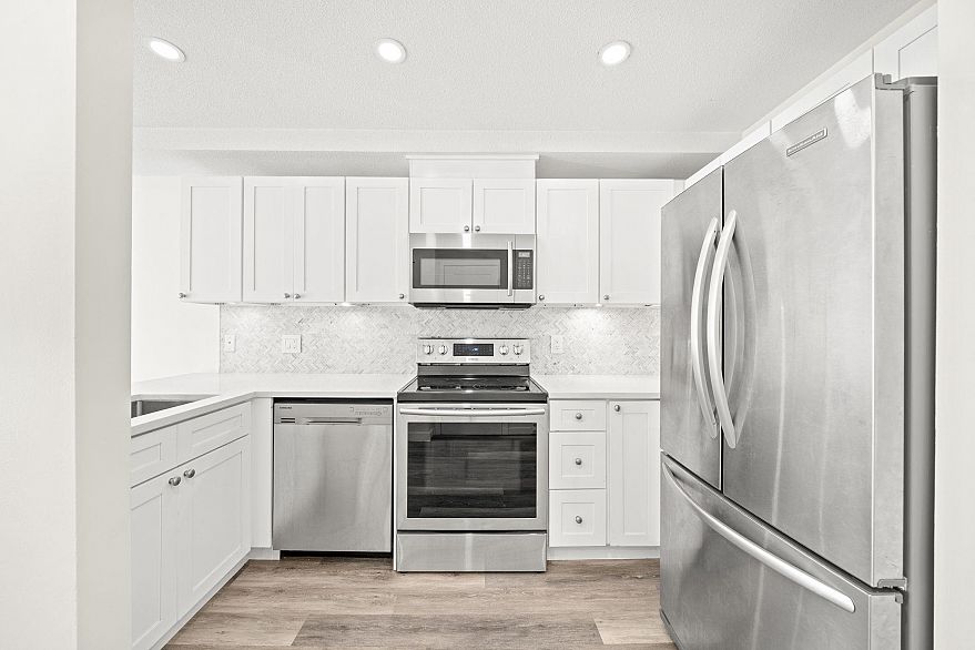 103 2212 Oxford Street