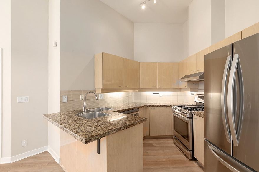 102 2228 Marstrand Avenue