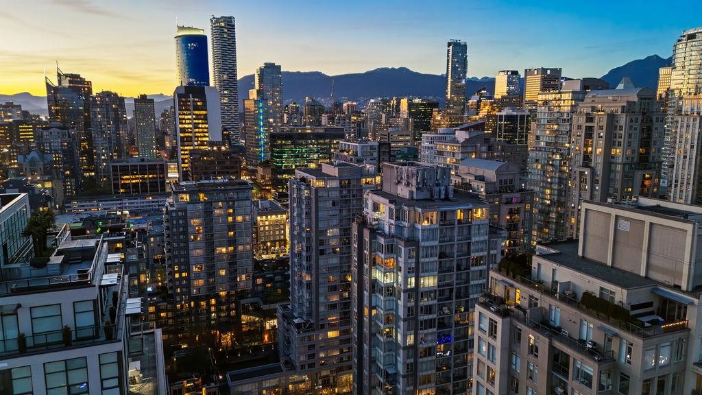 1103 1010 Richards Street