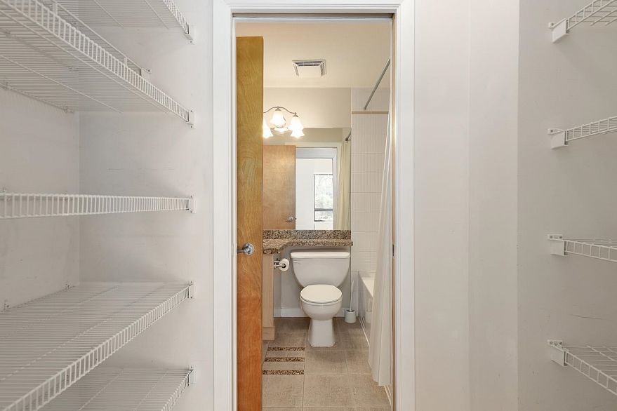 102 2228 Marstrand Avenue