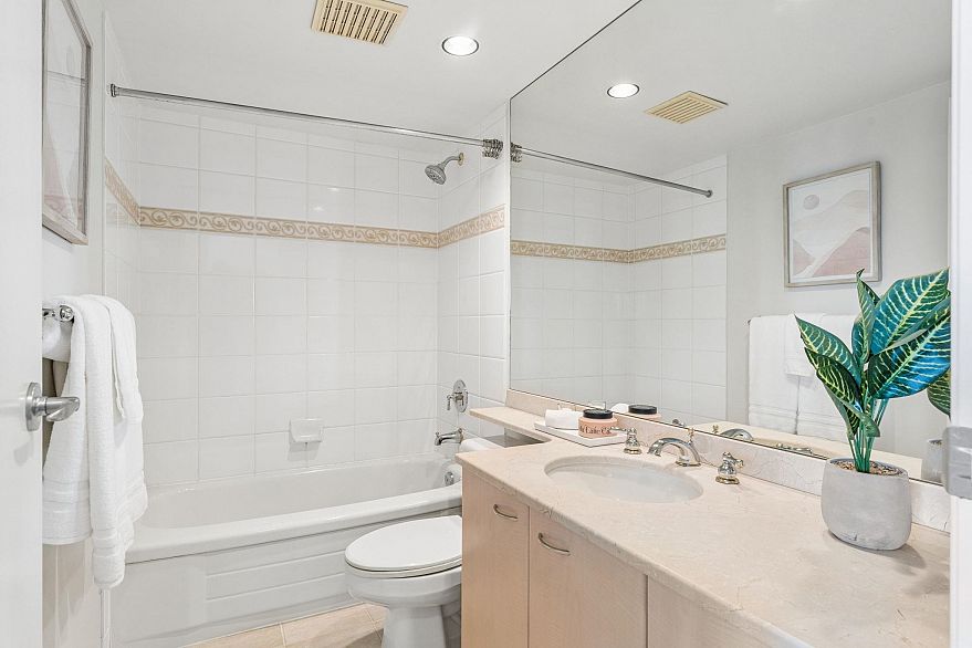 1907 1331 Alberni Street