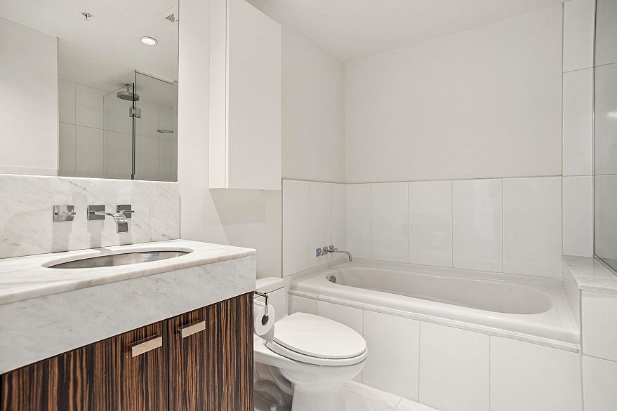 2202 788 Richards Street