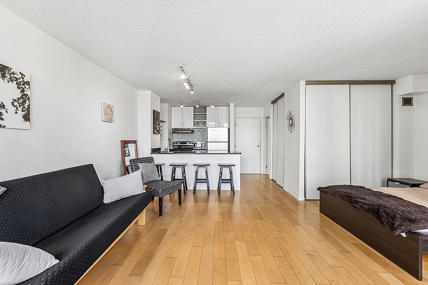 411 1330 Burrard Street